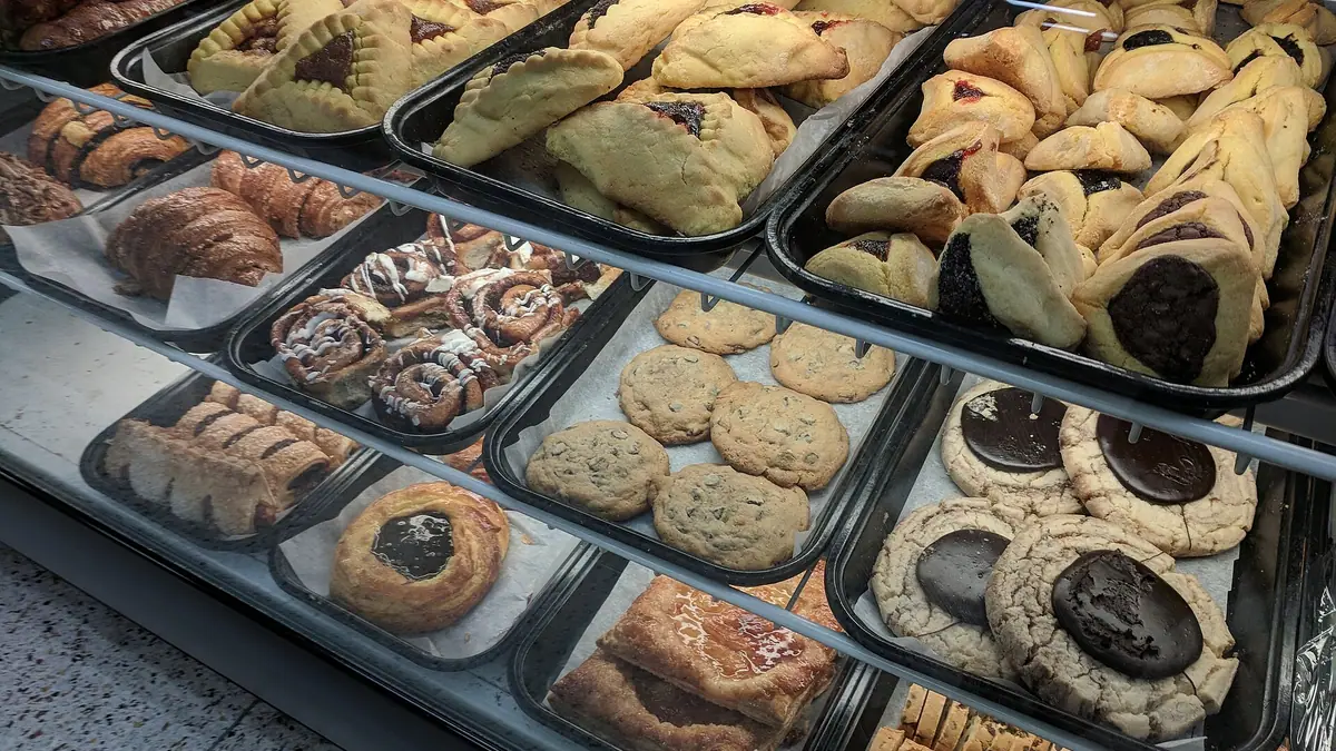 Poundbakery – bakery in Runcorn town centre